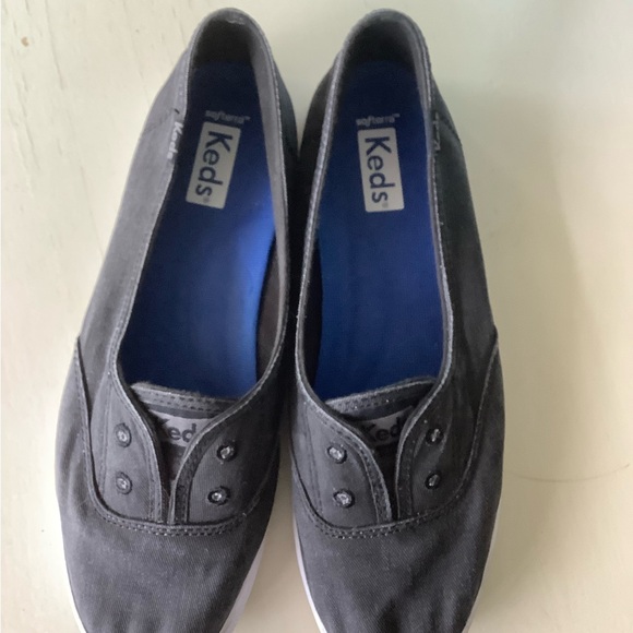 Great pair of nearly new slip on Keds! Washed black, size 7. - Picture 2 of 7